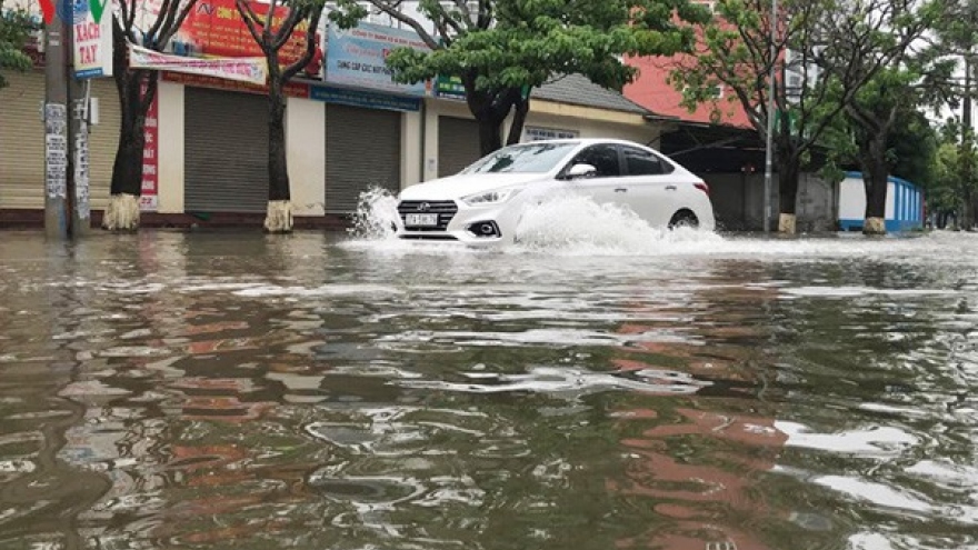Áp thấp nhiệt đới đi vào đất liền Hà Tĩnh - Quảng Trị gây mưa vừa