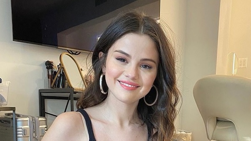 Selena Gomez lộ dấu hiệu lão hóa trên gương mặt khi bước sang tuổi 28