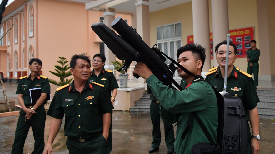 Kiên Giang triển khai thiết bị chế áp flycam không người lái