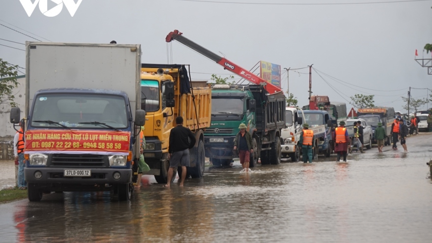 Tạm dừng thu phí BOT qua Quảng Trị cho các phương tiện phục vụ cứu trợ lũ lụt