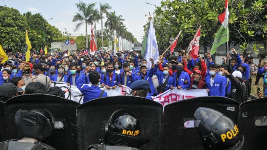 Biểu tình chống dự luật mới tại Indonesia: 9.000 nhân viên an ninh bảo vệ dinh Tổng thống