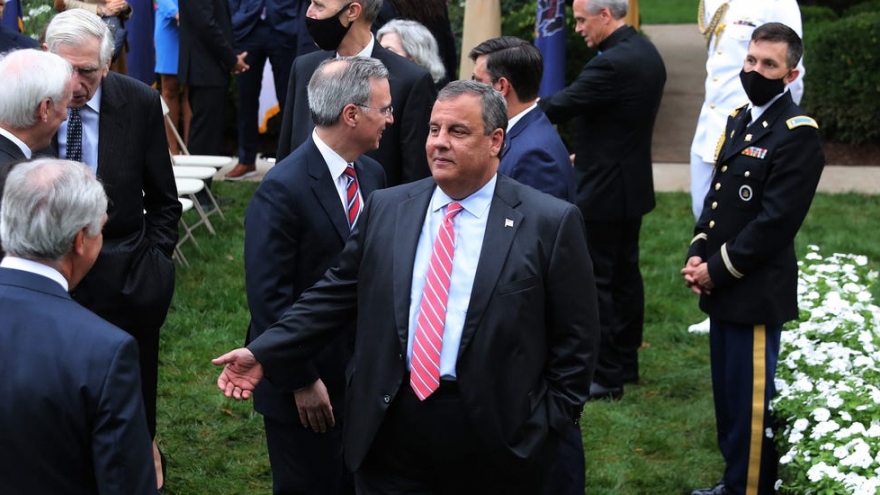 Cựu Thống đốc New Jersey nhận “sai lầm” khi không đeo khẩu trang ở Nhà Trắng