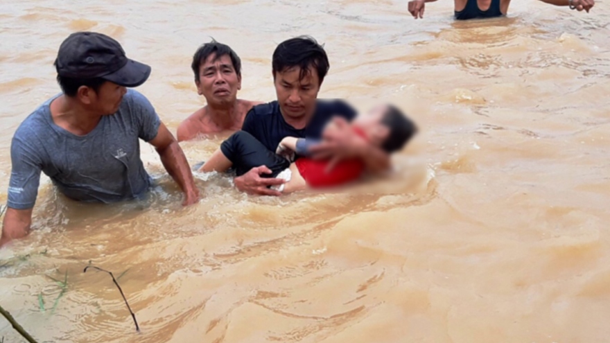 Bé trai 3 tuổi ở Đà Nẵng bị nước cuốn trôi