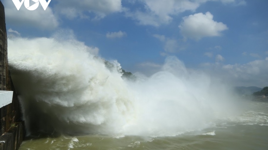 Bão số 7 đe dọa mức độ an toàn hồ thủy điện Hòa Bình và Sơn La