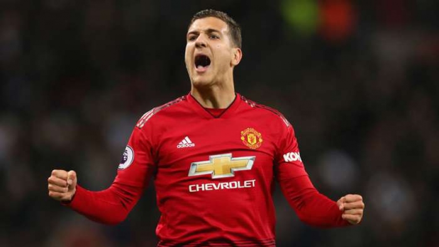 Chuyển nhượng 3/10: MU chia tay Diogo Dalot, HLV Mourinho đón "sát thủ"