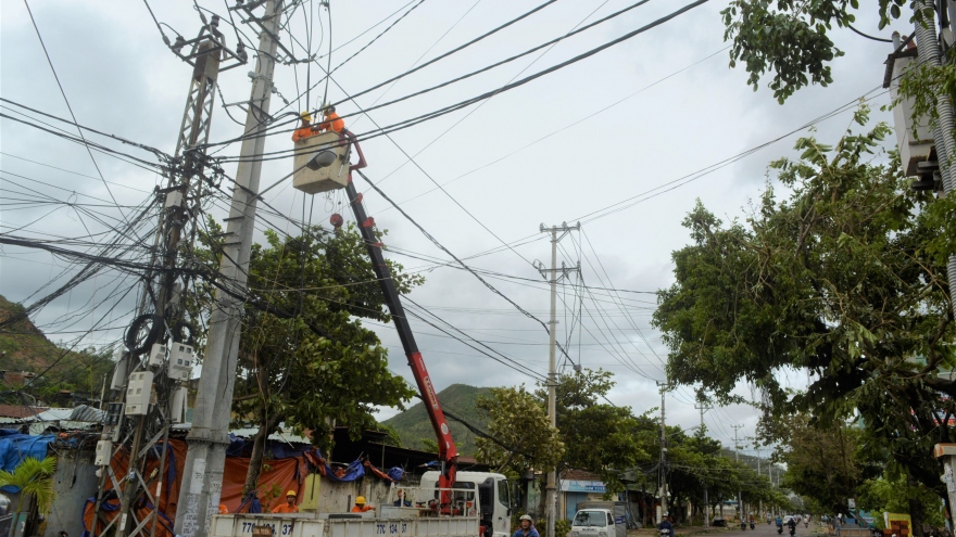 Bão số 9 gây mất điện gần 600 xã, phường tại các tỉnh miền Trung