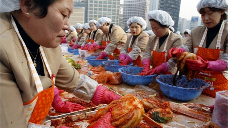 Giá cải thảo tăng chóng mặt đã tạo ra "khủng hoảng" kim chi tại Hàn Quốc