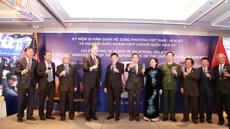 Kỷ niệm Quốc khánh Hoa Kỳ lần thứ 244 và 25 năm quan hệ ngoại giao Việt Nam-Hoa Kỳ