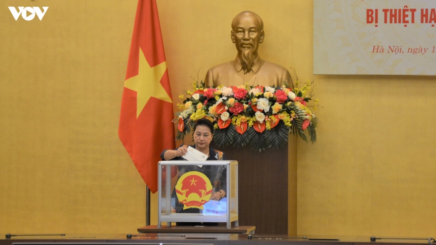 Chủ tịch Quốc hội dự lễ phát động quyên góp ủng hộ đồng bào các tỉnh miền Trung