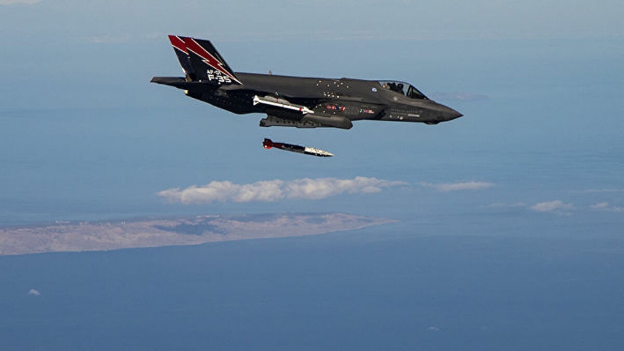 Video: Tiêm kích tàng hình F-35 ném thử bom hạt nhân B61-12