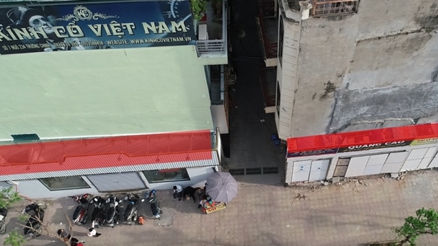 Video: Nhà siêu mỏng trên đường Trường Chinh phủ bạt sau khi bị phản ánh