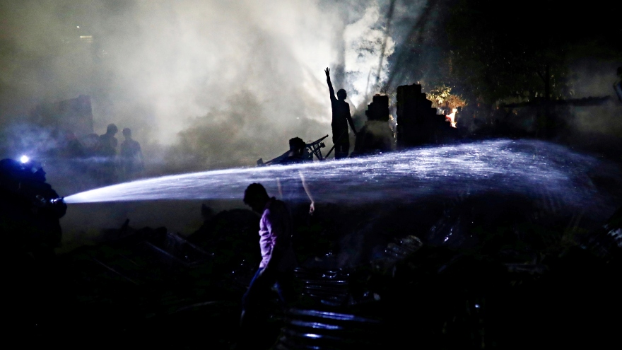 Cháy lớn tàn phá khu ổ chuột tại thủ đô Bangladesh