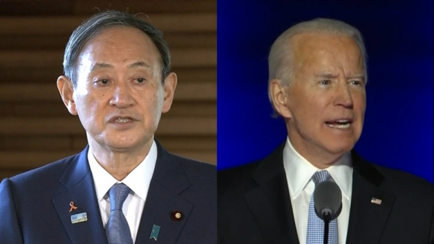 Thủ tướng Nhật Bản điện đàm với ông Joe Biden