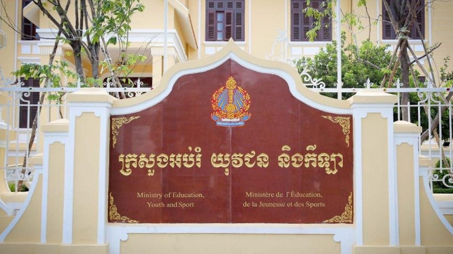 Bộ giáo dục Campuchia cho kết thúc năm học sớm vì Covid-19