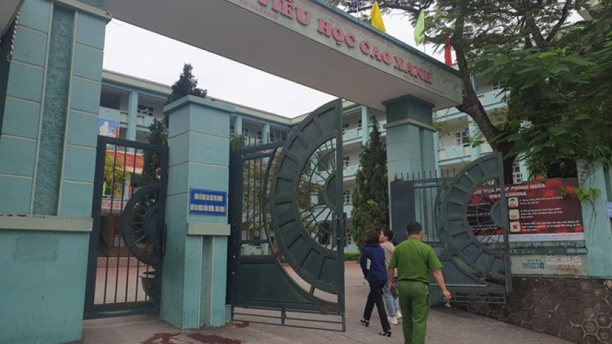 Quảng Ninh: Phụ huynh ẩu đả trước cổng trường học, một người bị đâm trọng thương