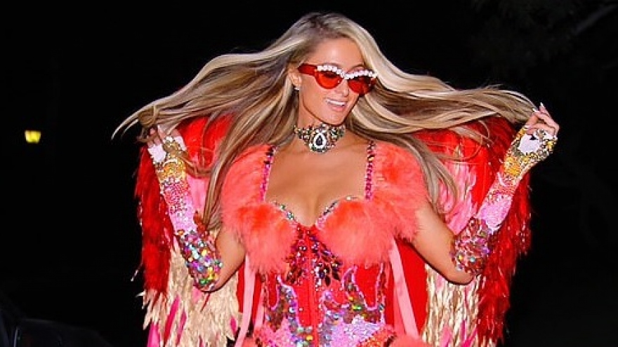 Paris Hilton đẹp kiêu sa trong lễ hội hóa trang Halloween