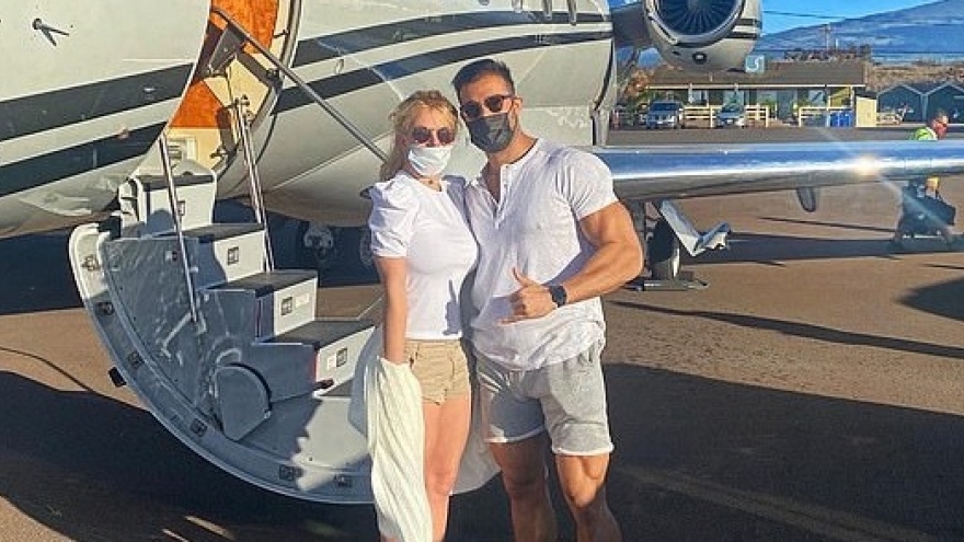 Britney Spears đón sinh nhật sớm cùng bạn trai ở Hawaii
