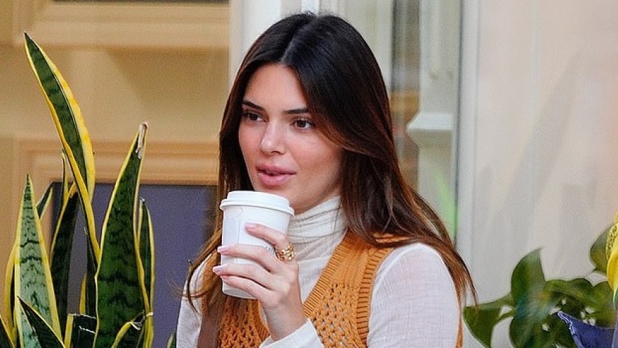 Kendall Jenner diện gile len sành điệu ra phố