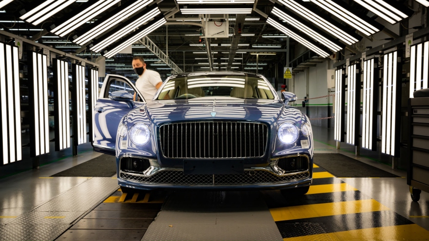 Bentley Flying Spur V8 bắt đầu đến tay khách hàng