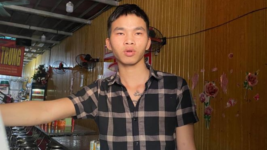 Gia cảnh hai nhân viên bị chủ quán bánh xèo tra tấn ở Bắc Ninh thế nào?