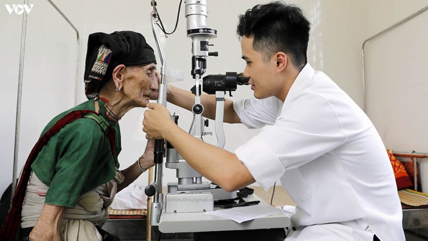 Bệnh viện C Đà Nẵng khám chữa bệnh miễn phí cho hàng ngàn đồng bào Bhnong