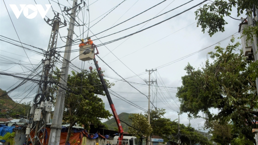 250 xã thuộc các tỉnh miền Trung, Tây Nguyên vẫn bị mất điện sau bão số 9