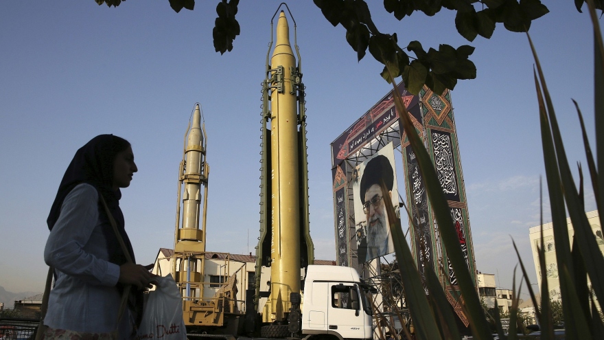 Lo Mỹ tấn công quân sự, Iran “án binh bất động”?