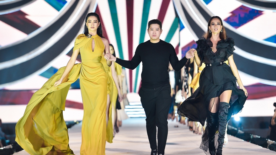 Hoa hậu Lương Thùy Linh “kết sổ” đêm thi Người đẹp thời trang với màn catwalk cực đỉnh