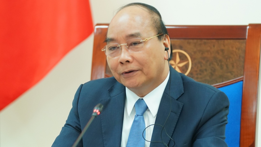 Thủ tướng Chính phủ Nguyễn Xuân Phúc hội đàm trực tuyến với Thủ tướng Campuchia Hun Sen