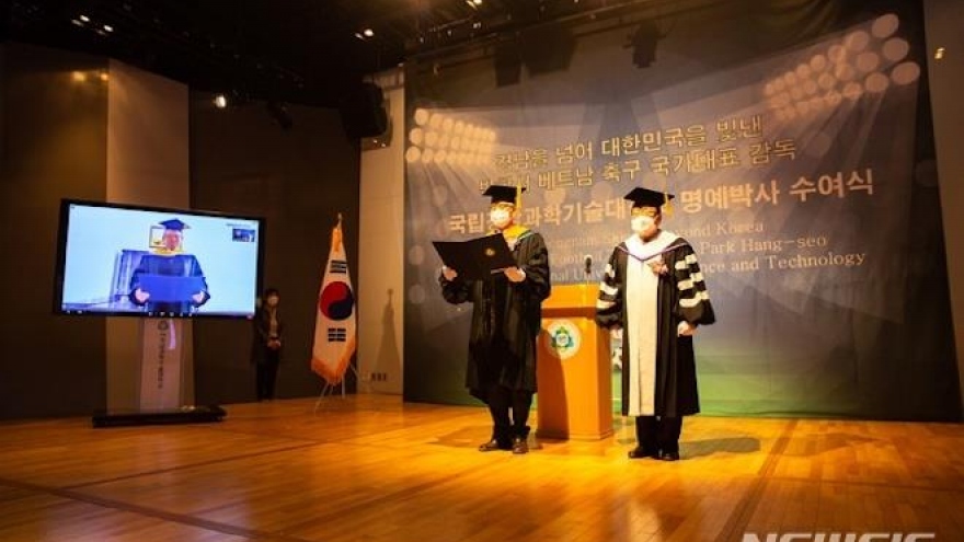 HLV Park Hang Seo nhận bằng tiến sĩ danh dự của đại học Hàn Quốc