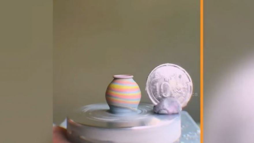 Video: Độc đáo những tác phẩm gốm sứ chỉ bé bằng đồng xu