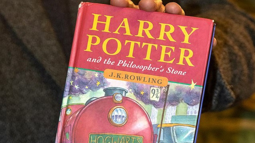 Cuốn Harry Potter bị lãng quên trong nhà kho bất ngờ có giá hơn 1,5 tỷ đồng