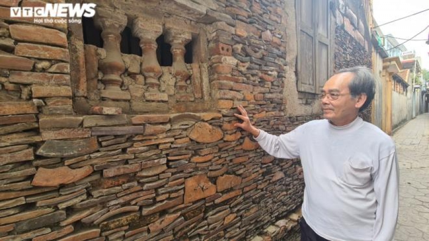 Độc đáo những bức tường cổ xây bằng mảnh chum, tiểu sành ở làng Thổ Hà