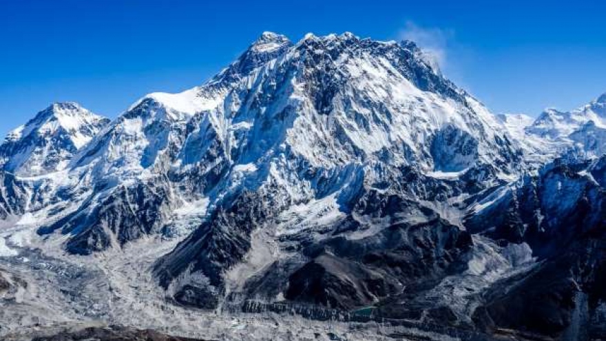 Vinh quang và thảm kịch trên hành trình chinh phục nóc nhà thế giới Everest