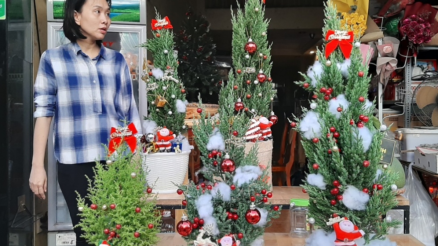 Thị trường Giáng sinh: Lượng khách giảm và mua sắm tiết kiệm hơn