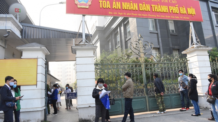 An ninh thắt chặt bên ngoài phiên tòa xét xử kín ông Nguyễn Đức Chung