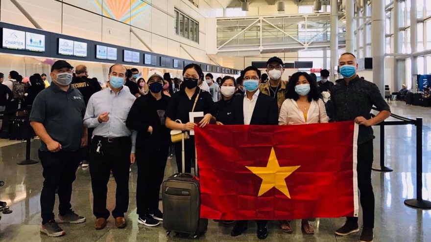 350 công dân Việt Nam lên chuyến bay cuối cùng của năm 2020 từ Mỹ về nước
