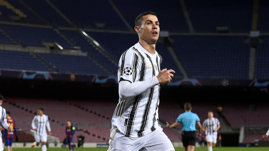 Ronaldo ăn mừng cuồng nhiệt sau khi đánh bại Messi
