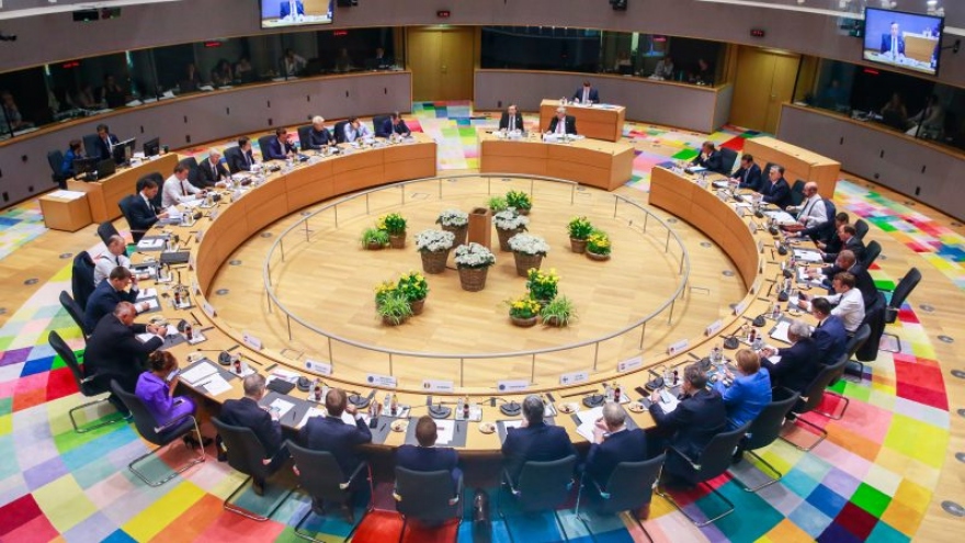 EU tháo gỡ bế tắc ngân sách, đặt mục tiêu mới về khí hậu