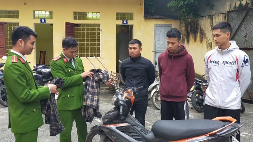Đã xác định được 3 kẻ ném chất bẩn vào nhà phóng viên báo Người Lao Động