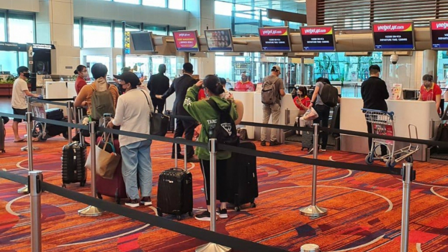 2 chuyến bay đưa 240 người Việt Nam từ Singapore về nước hạ cánh ở Cần Thơ