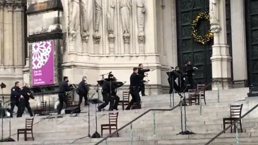 Nổ súng ngay bên ngoài một nhà thờ ở New York (Mỹ)