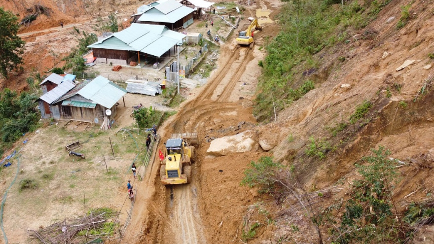 Đất chảy và sạt lở núi ở Miền Trung: Tránh rủi ro từ sạt lở núi