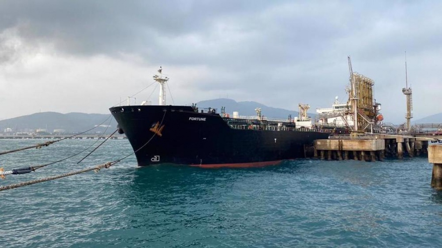 Đội tàu lớn nhất Iran đang trên đường vận chuyển nhiên liệu tới Venezuela