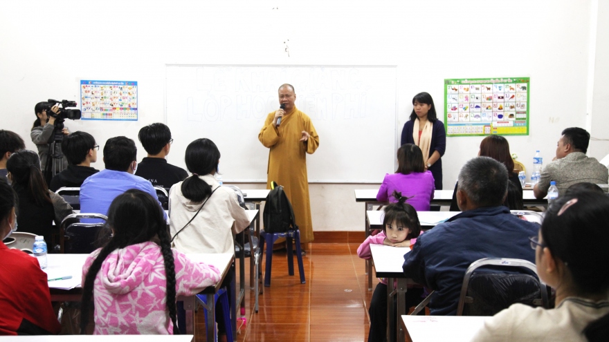 Chùa Phật Tích tại Lào mở khóa học ngôn ngữ miễn phí cho người Việt