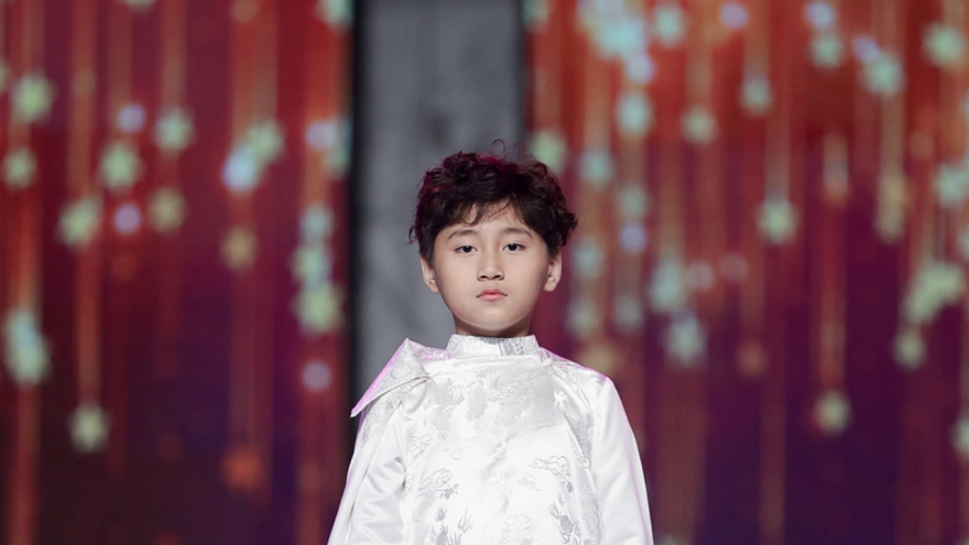 Mẫu nhí 9 tuổi Vũ Ngọc Trọng Phương gây ấn tượng tại Vietnam Junior Fashion Week