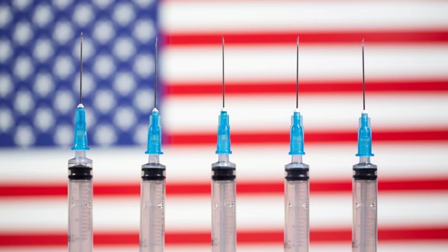 Ai được tiêm vaccine Covid-19 trước: Câu hỏi làm đau đầu các nhà chức trách Mỹ