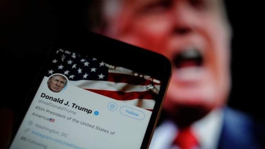Twitter khóa tài khoản của Tổng thống Trump trong vòng 12 tiếng