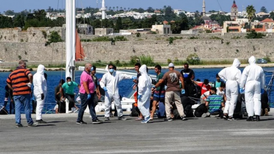 Lực lượng tuần duyên Hy Lạp vớt thi thể một người di cư và giải cứu 27 người ở Lesbos