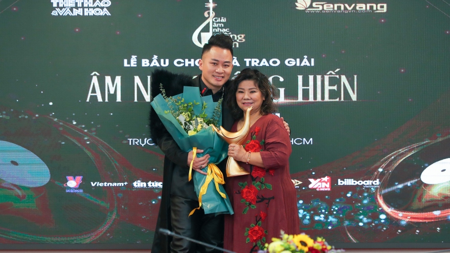 Tùng Dương “lập hattrick” tại Cống hiến 2021, "Hoa nở không màu" là Bài hát của năm